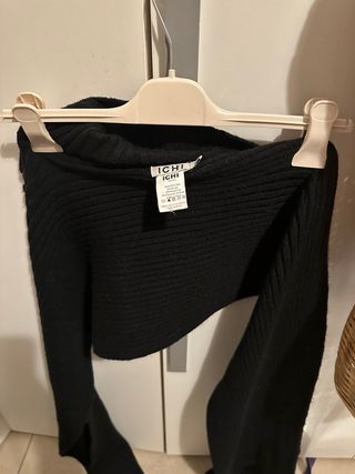 Sciarpina Ichi con cappuccio nera