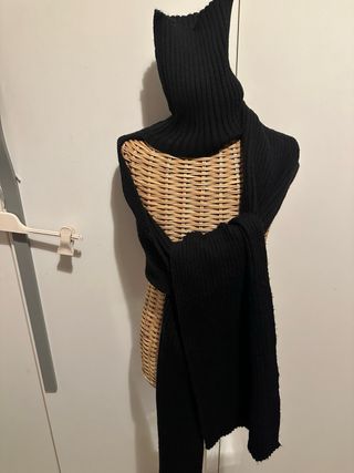 Sciarpina Ichi con cappuccio nera