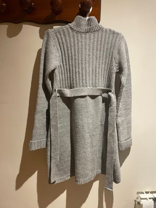 Cárdigan gris largo con botones