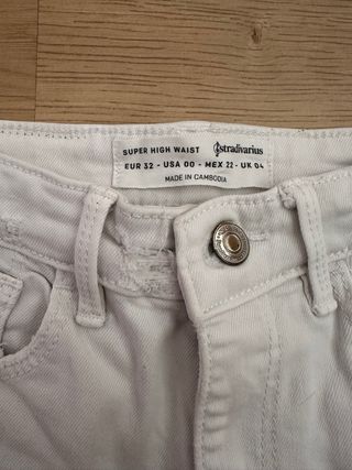 Pantalón vaquero pitillo blanco Stradivarius