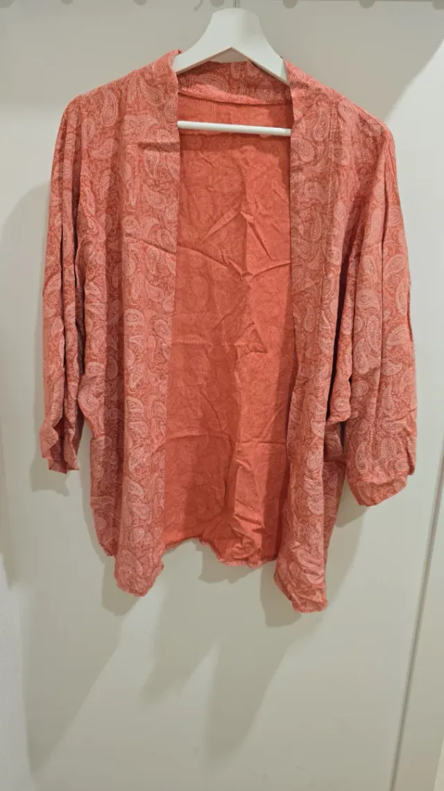 Kimono coral estampado paisley