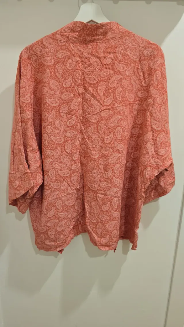 Kimono coral estampado paisley