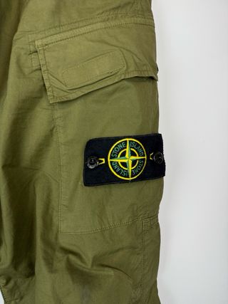 Pantaloni cargo verdi Stone Island