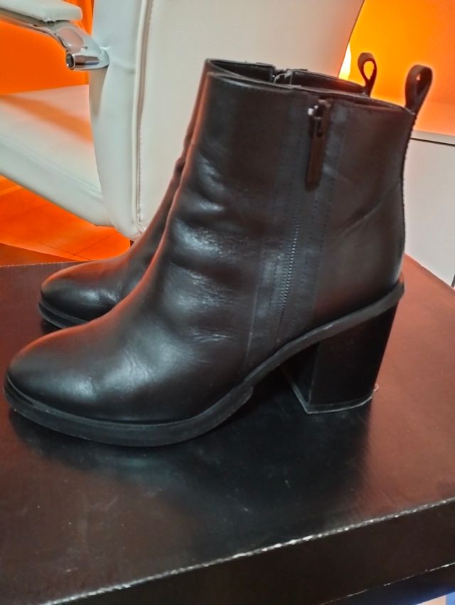 Botas de tacón de piel negras