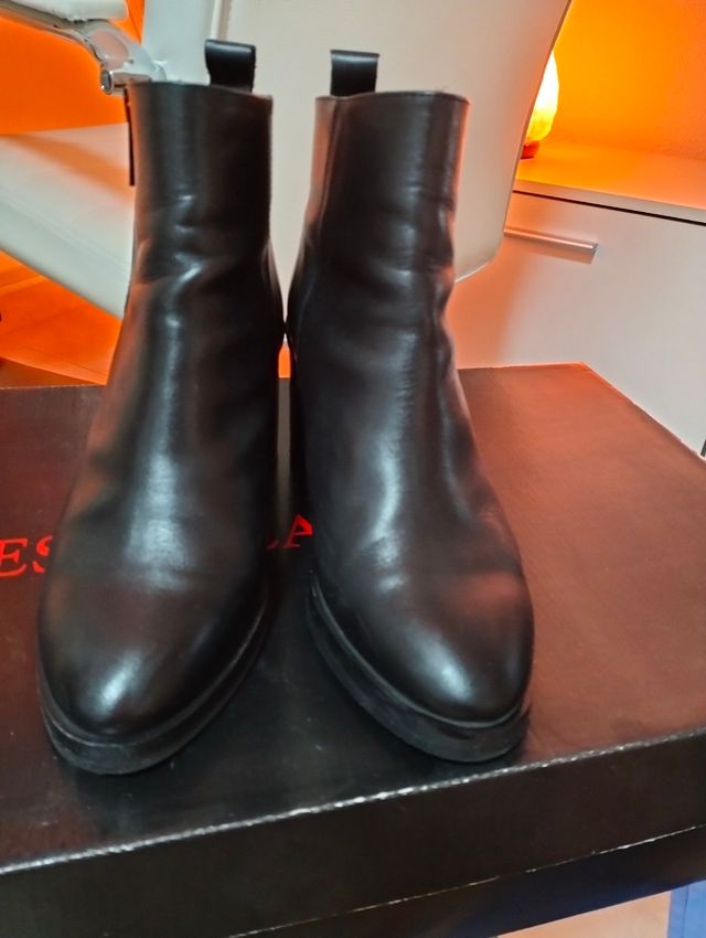 Botas de tacón de piel negras