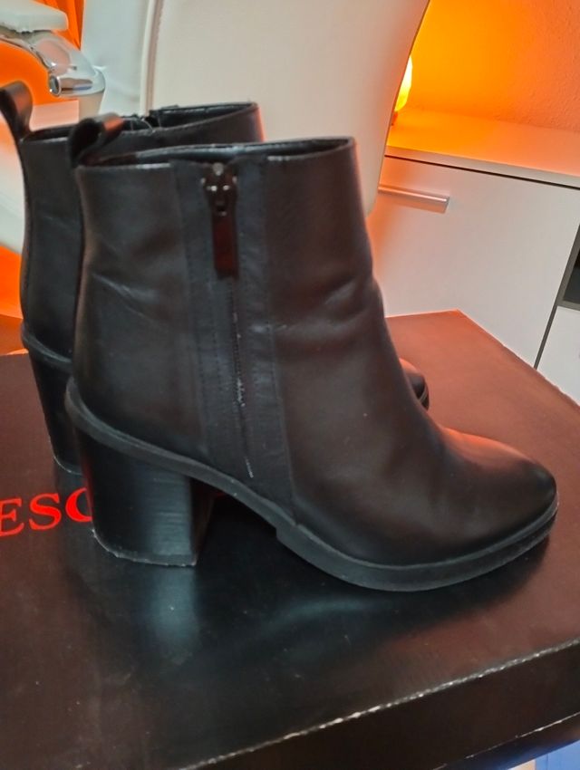 Botas de tacón de piel negras