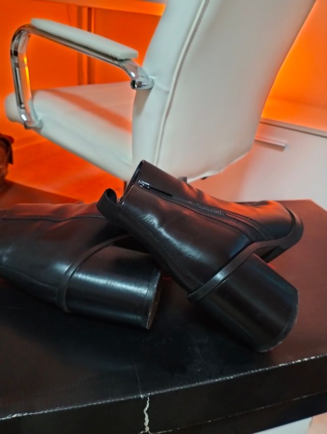 Botas de tacón de piel negras