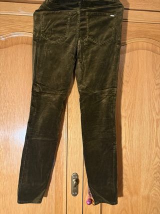 Pantalón vaquero pitillo de terciopelo