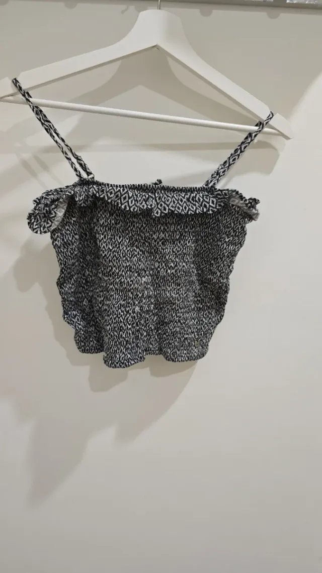 Top estampado con volantes