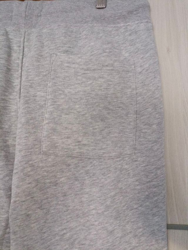 Pantalones deportivos grises Pier One