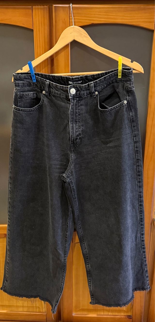 Pantalón vaquero Zara negro ancho