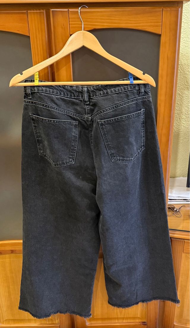 Pantalón vaquero Zara negro ancho