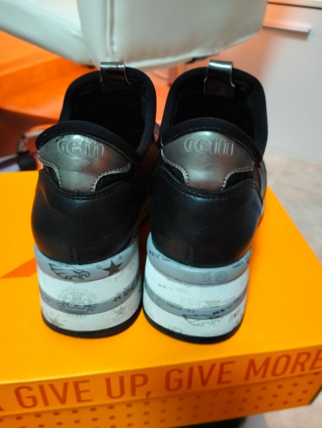 Botas de plataforma de piel negras y plateadas