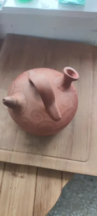 Botijo antiguo de barro