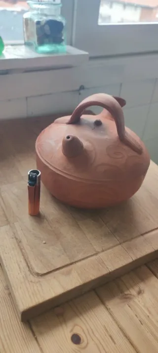 Botijo antiguo de barro