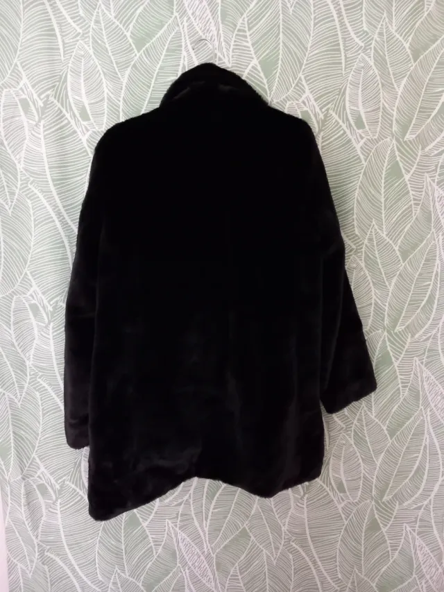 Abrigo Negro Pull&Bear Talla M