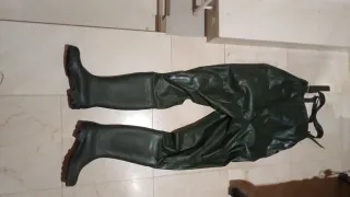 2 Botas pesca Niño, 10'5 y 6½ vta por separado.