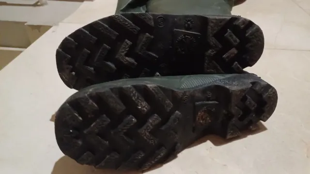 2 Botas pesca Niño, 10'5 y 6½ vta por separado.