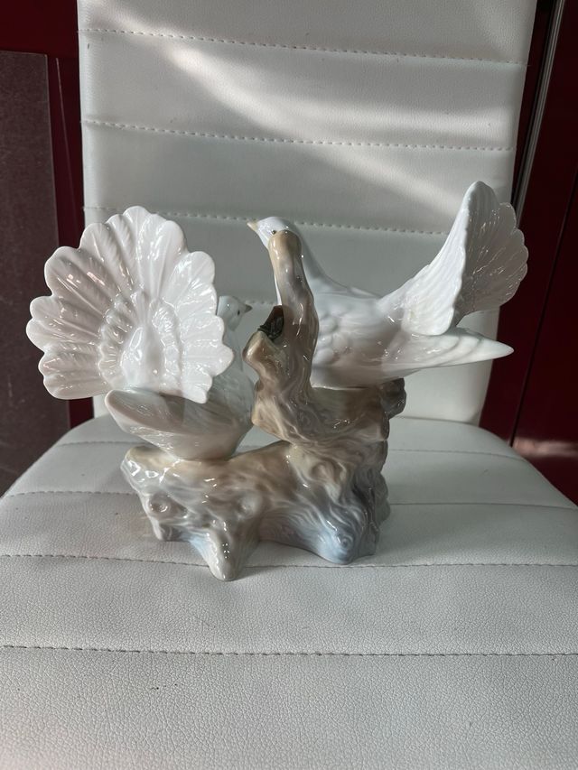 Figura Palomas Porceval paz y amor