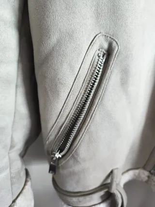 Chaqueta de piel sintética beige/gris