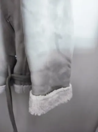 Chaqueta de piel sintética beige/gris