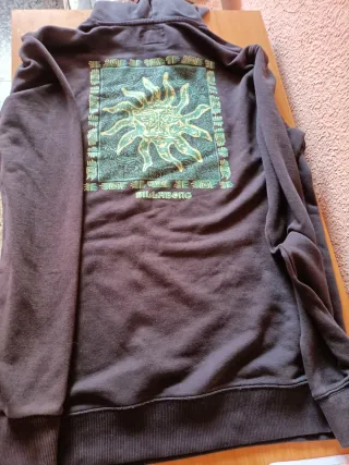 Sudadera Marca Billabong con estampado de sol