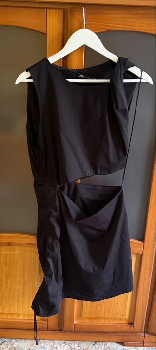 Vestido negro Zara