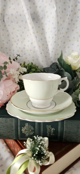 Trio da tè di Colclough verde pastello