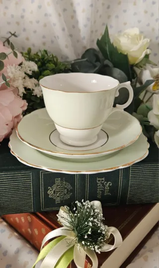 Trio da tè di Colclough verde pastello