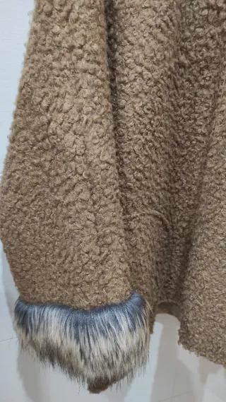 Poncho M con capucha y pelo