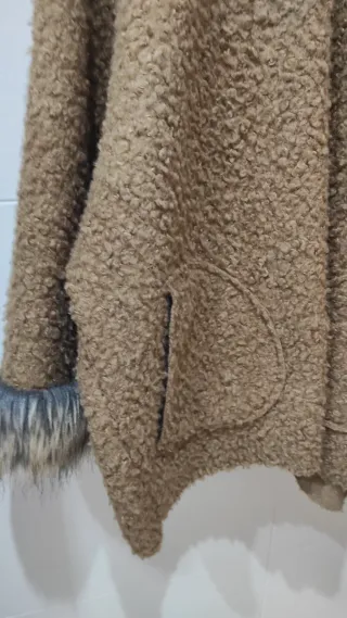 Poncho M con capucha y pelo