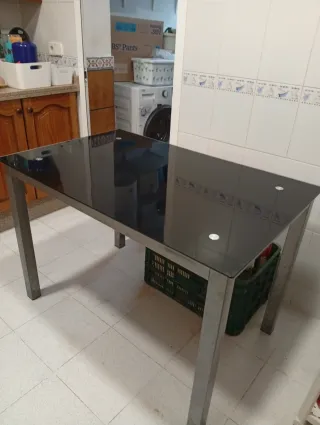 Mesa de comedor cristal negro y metal