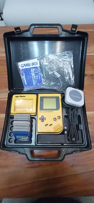 Nintendo Game Boy Amarillo con Accesorios