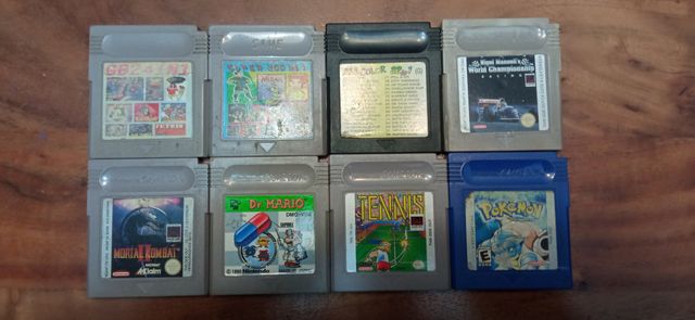 Nintendo Game Boy Amarillo con Accesorios