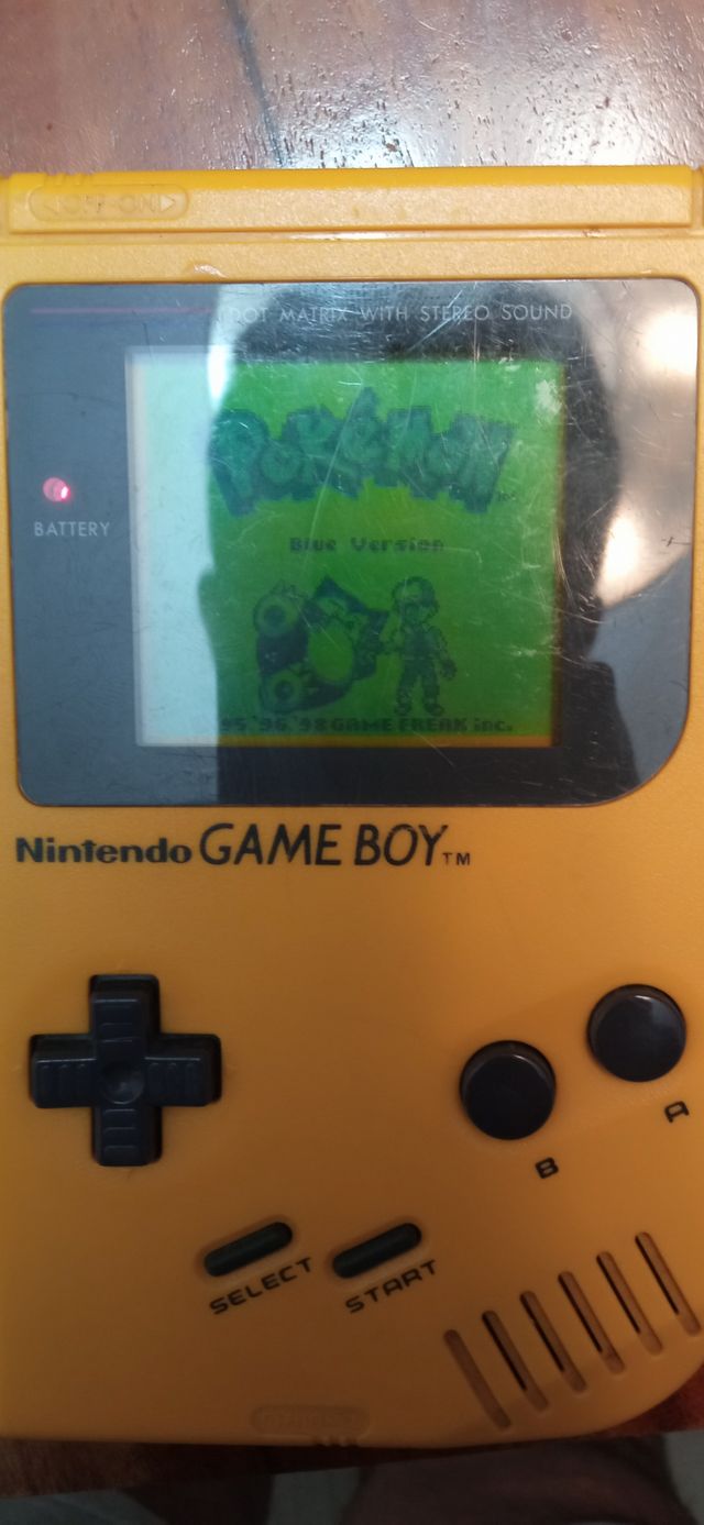 Nintendo Game Boy Amarillo con Accesorios