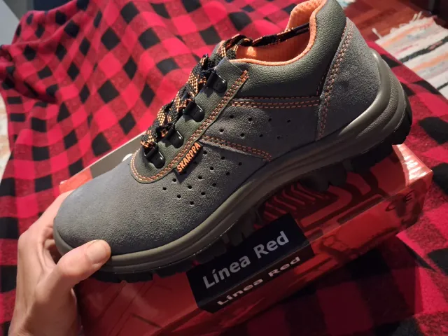 Scarpe di sicurezza grigie e arancioni