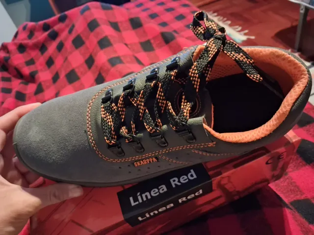 Scarpe di sicurezza grigie e arancioni