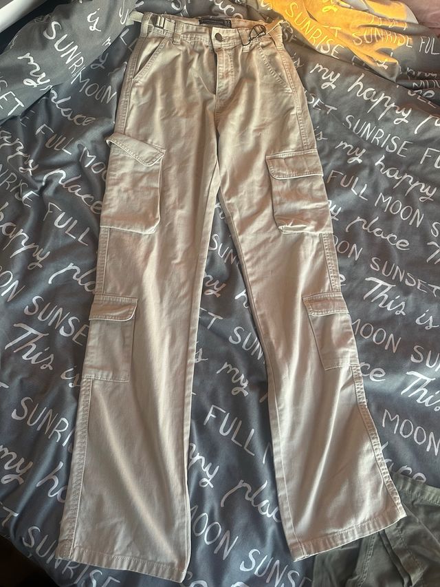 Vaqueros cargo beige talla 32 sin usar