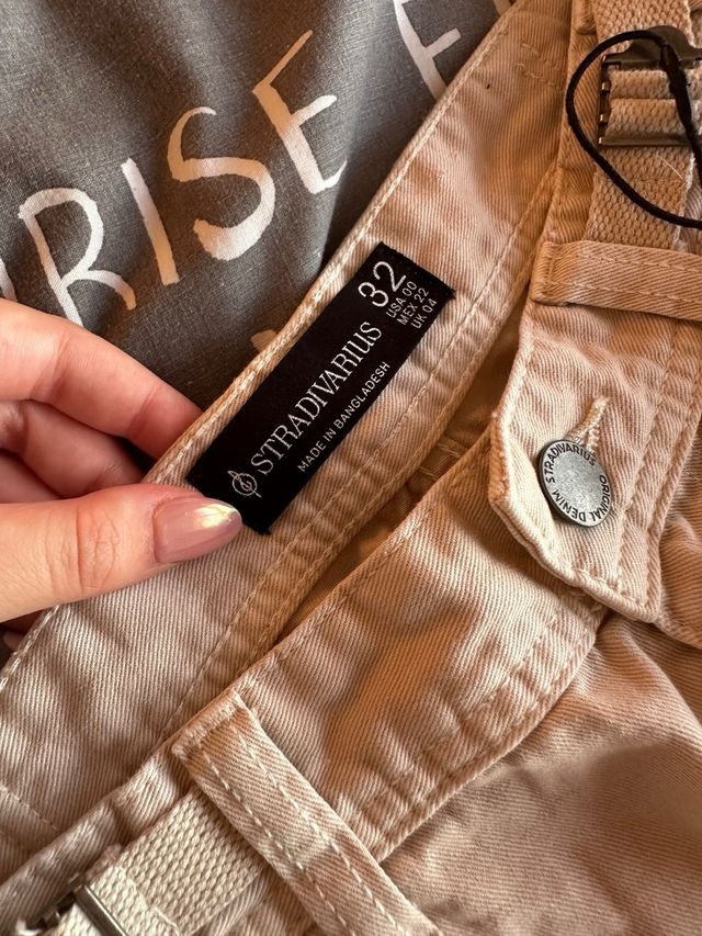 Vaqueros cargo beige talla 32 sin usar