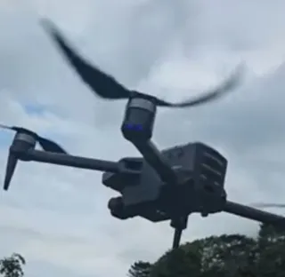 Dron con antiobstáculos y 2 baterías y pantalla