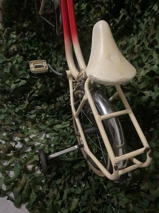 Bicicleta infantil vintage con ruedines