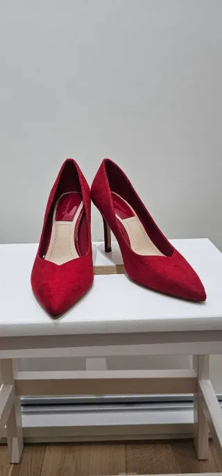 Zapatos de salón rojos