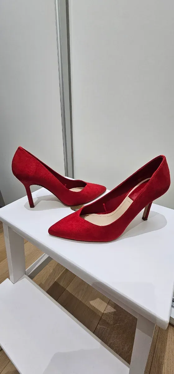 Zapatos de salón rojos