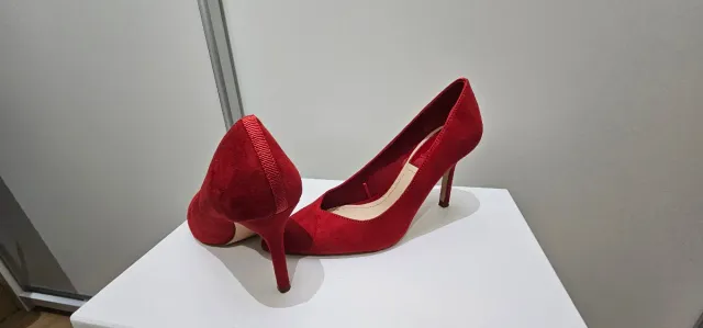 Zapatos de salón rojos