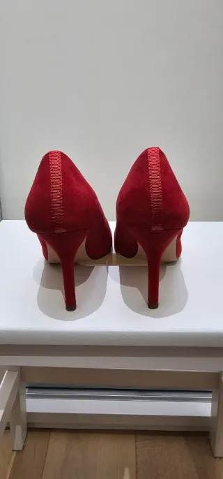 Zapatos de salón rojos