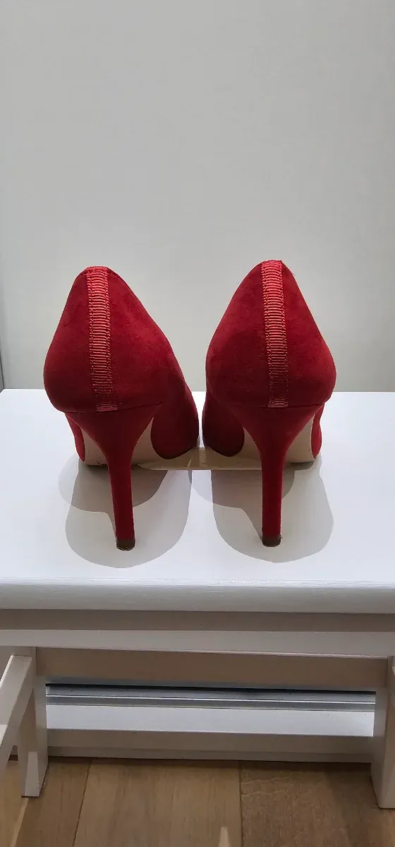 Zapatos de salón rojos