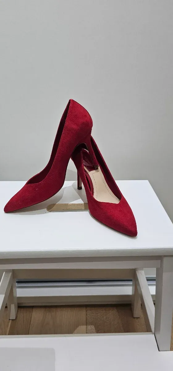 Zapatos de salón rojos