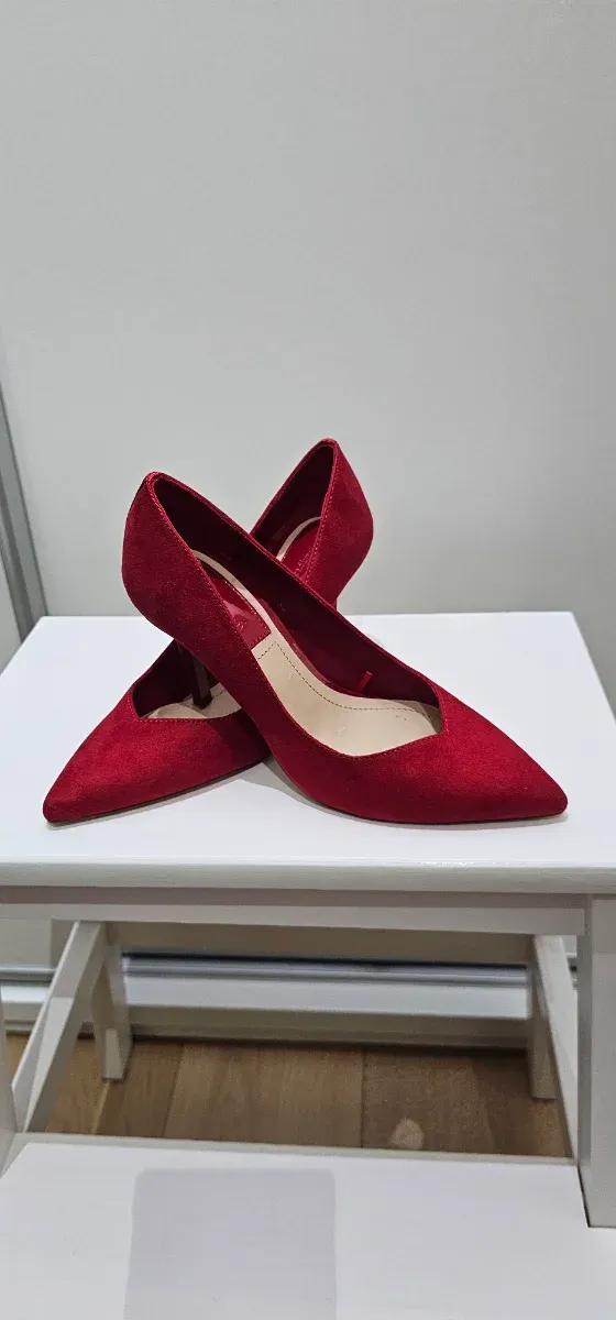 Zapatos de salón rojos