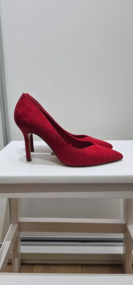 Zapatos de salón rojos