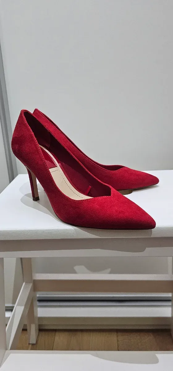 Zapatos de salón rojos